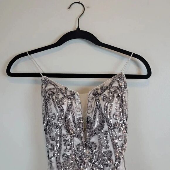 Camille La Vie Prom Dress Grey Metallic Sequin Lace‎ Up Back NWT Size 0 - Picture 14 of 14